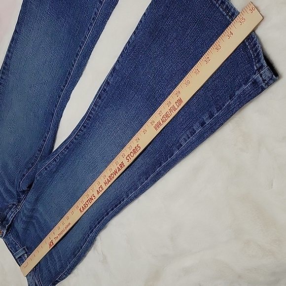 Ladies Levi's Blue Comfortable Low Bootcut Stretch Denim Jeans - Picture 12 of 12